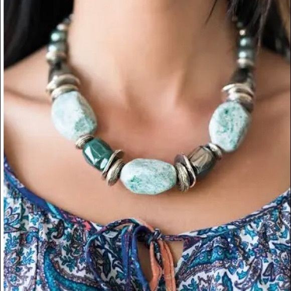 Paparazzi Necklace and Earrings - Picture 3 of 8